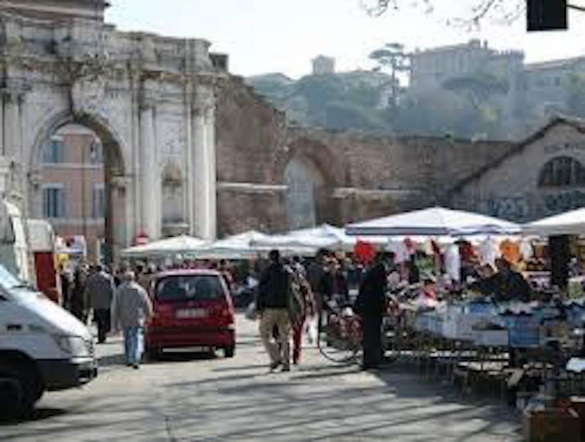 רומא Panoramic Castle Apt Trastevere מראה חיצוני תמונה